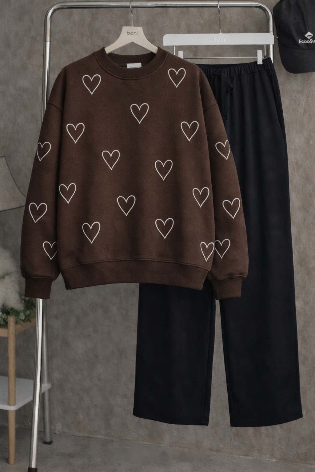 Heart Outline Fleece Sweatshirt – Brown